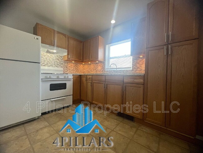 Building Photo - 2612 Vine Ct