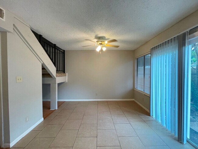Building Photo - Great Condo for lease in North Austin!