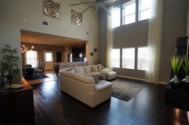 Building Photo - 3221 Pearlman Dr