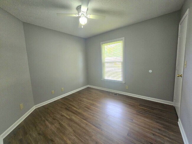 Building Photo - 204 Centennial Dr