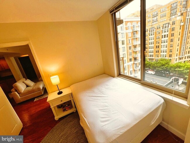 Building Photo - 1220 N Fillmore St