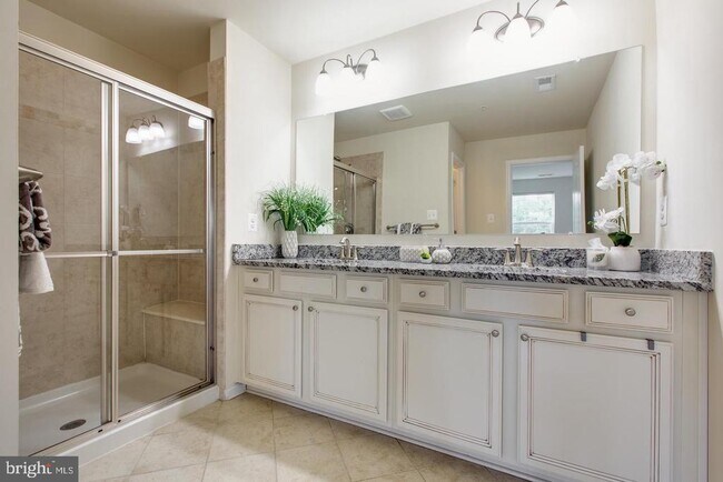 Building Photo - 7201 Thackley Way