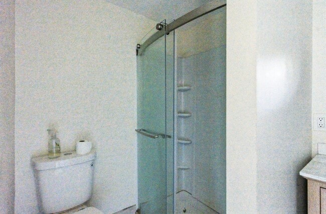 Building Photo - 3227 Avondale Ave