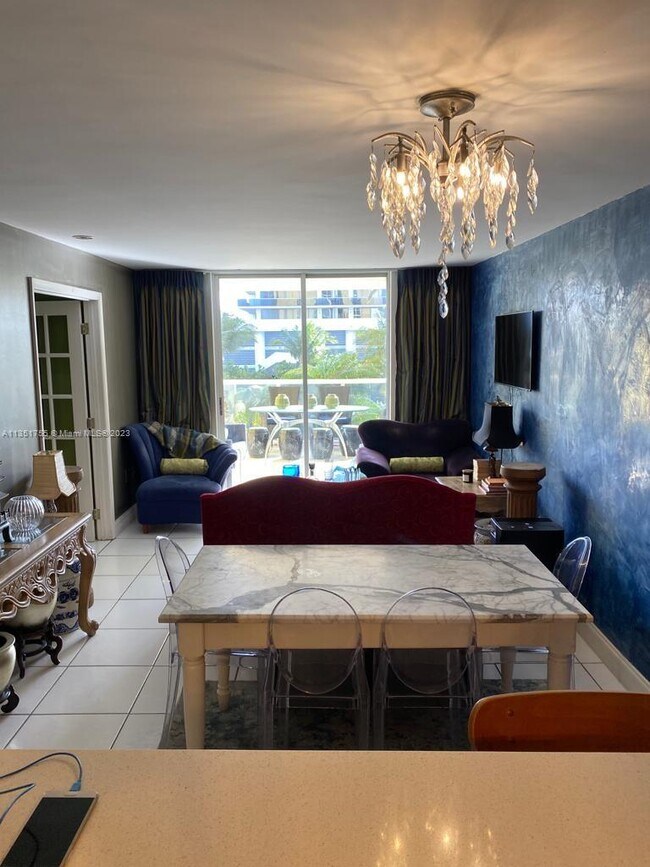 Building Photo - 5880 Collins Ave