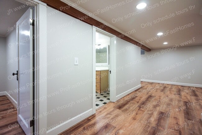 Building Photo - 2714 SE 48th Av