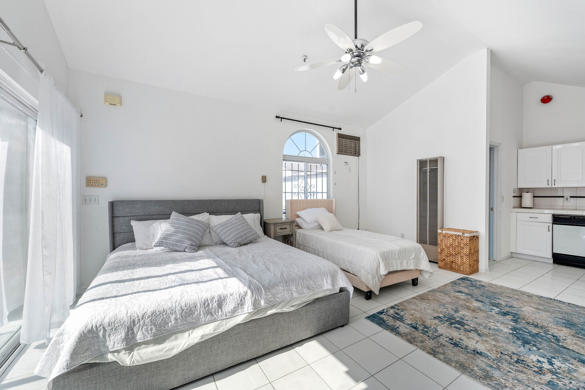 Building Photo - 140 N Carson Rd