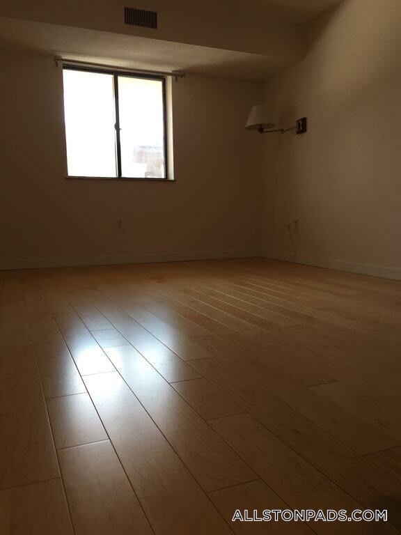 Building Photo - 147 Kelton St