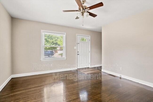 Building Photo - 1462 Meadowthorpe Ave
