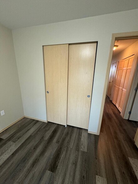 Building Photo - 805 Harrington Pl SE