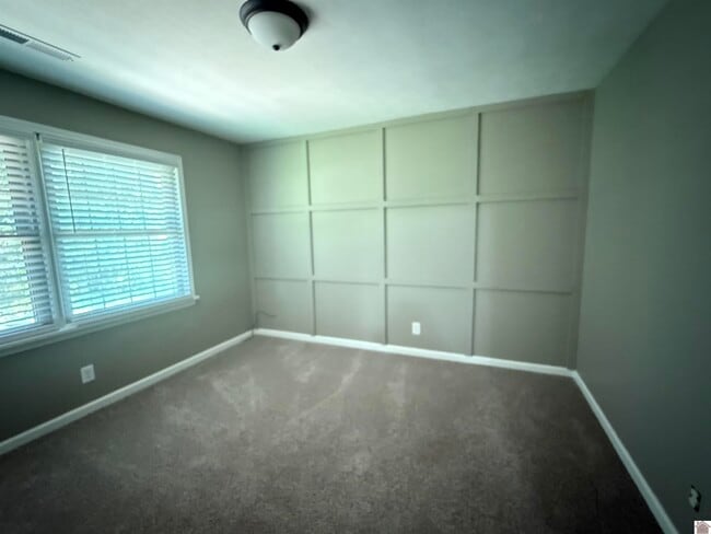 Building Photo - 5935 Merrydale Dr