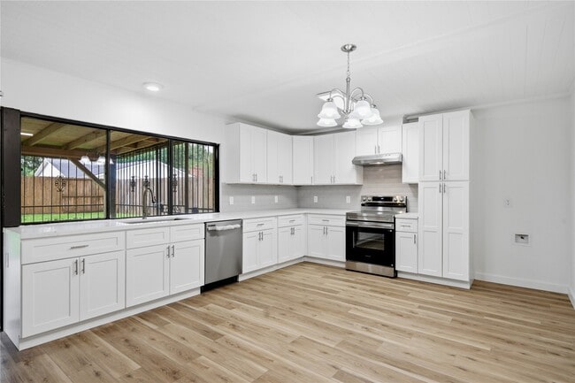 Building Photo - 2126 Quail Valley E Dr