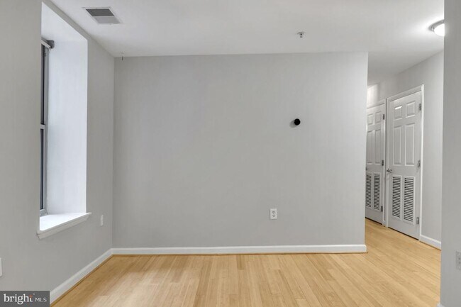 Building Photo - 1308 Clifton St NW
