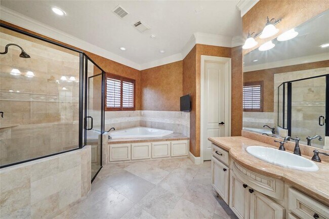 Building Photo - 30 N Palmiera Cir