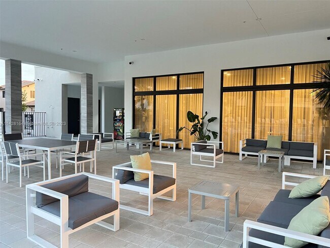 Building Photo - 8167 NW 41st St