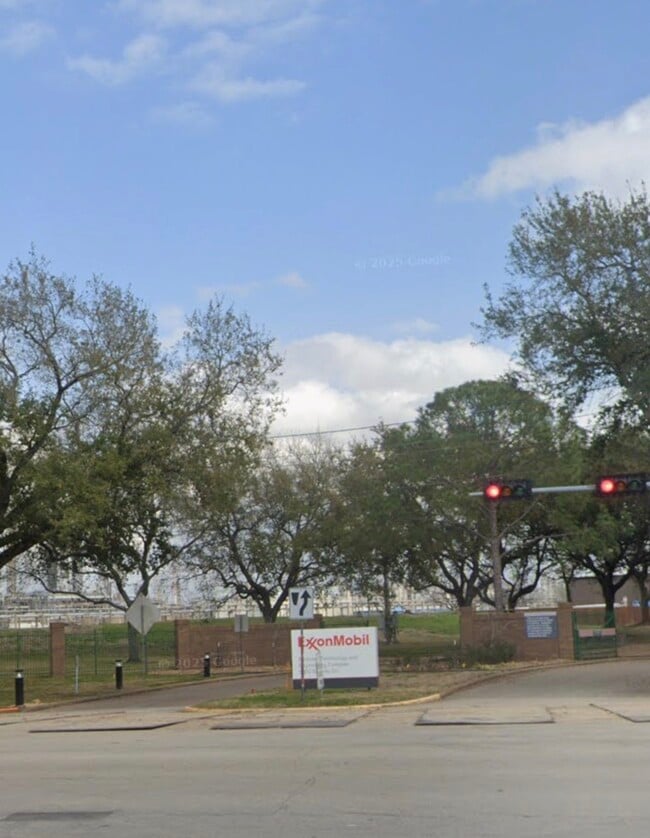 Building Photo - 8 Bayvilla Dr