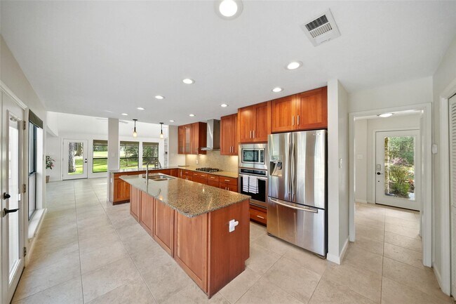 Building Photo - 5 Berrypick Ln