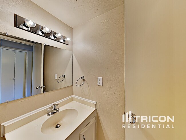 Building Photo - 3833 O'Hare Dr