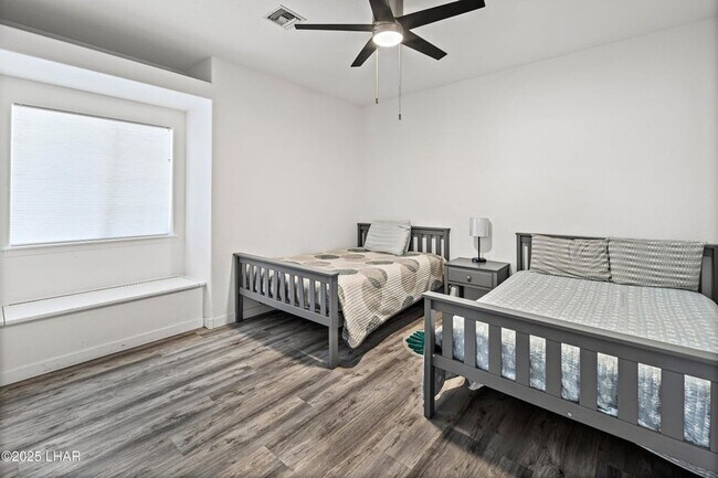 Building Photo - Long Term Rental heated pool & hot tub