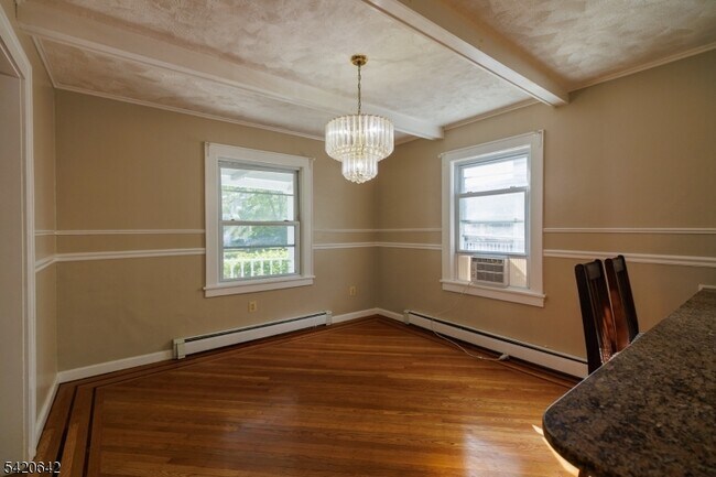 Building Photo - 606 N Washington Ave