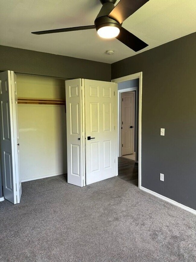 Building Photo - 3Bed, 2Bath Single Family Home in Beautiful Eagle River!!