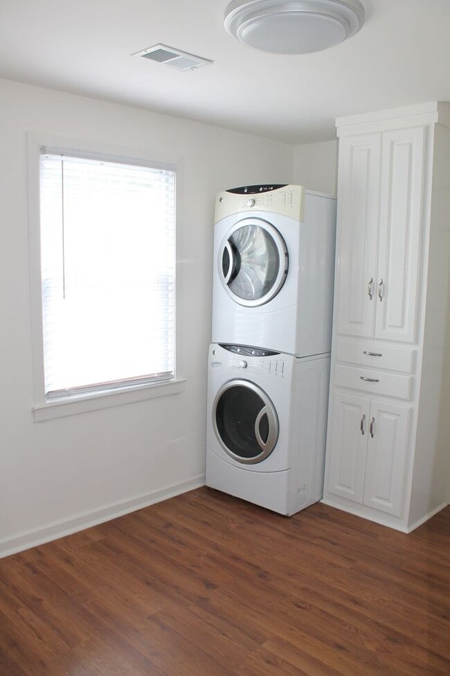 Building Photo - 2 Bedroom 1 Bath Apartment in Shandon (Dup...