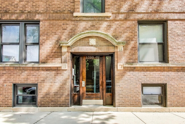 Building Photo - 1702 W Summerdale Ave
