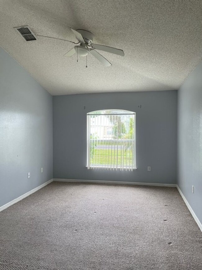 Building Photo - 3/2 in Poinciana for Rent