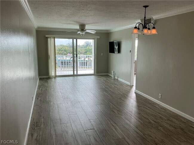 Building Photo - 2885 Palm Beach Blvd