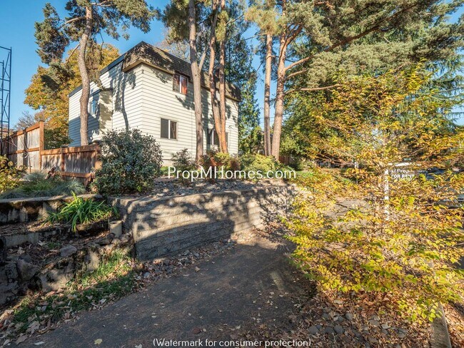 Building Photo - One Bedroom Hawthorne Apartment w/ Secure ...