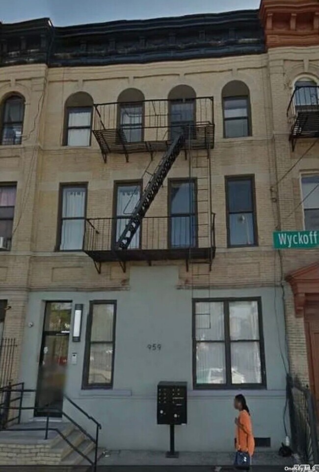 Building Photo - 959 Wyckoff Ave