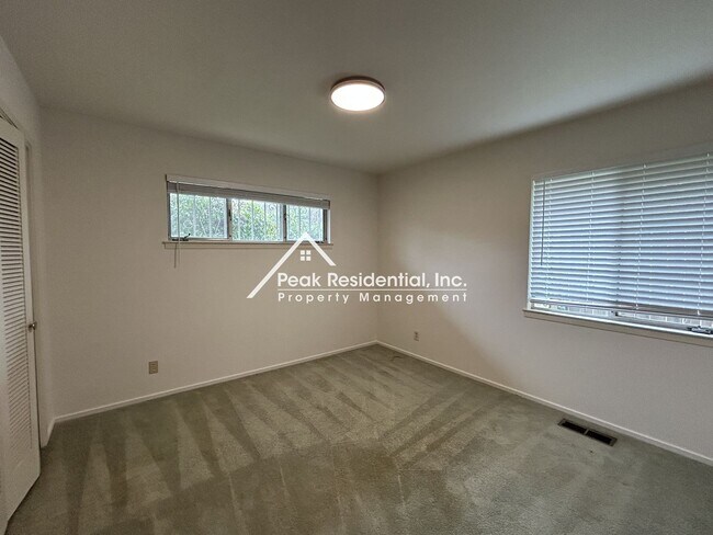 Building Photo - Charming 3 bedroom 2 bathroom House!