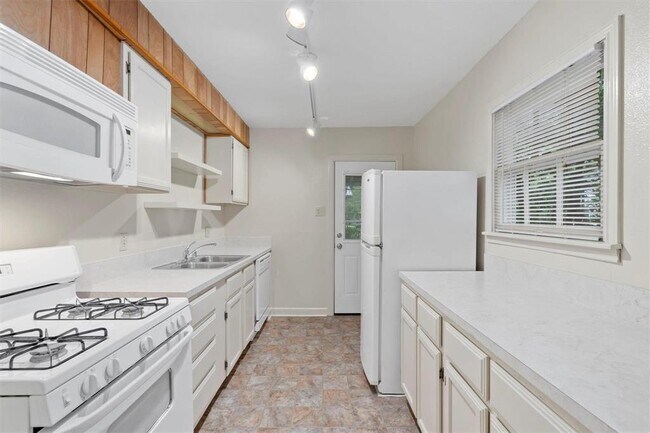 Building Photo - 1511 Alguno Rd