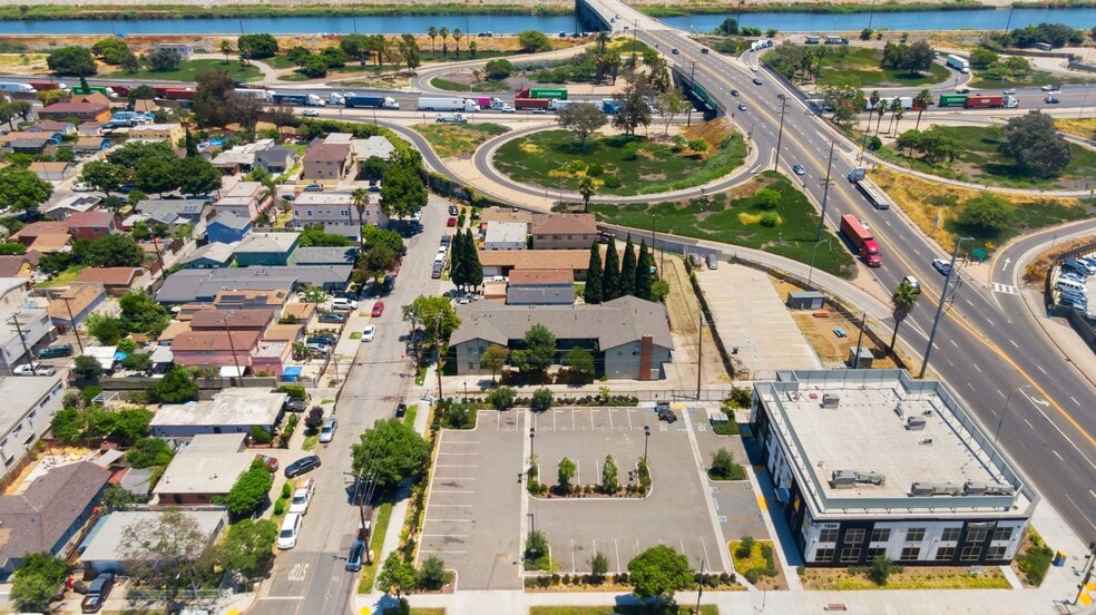 Building Photo - 1340 W Parade St