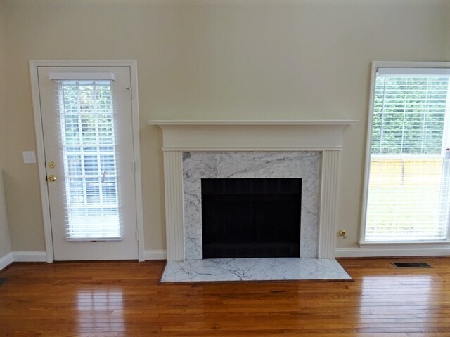 Building Photo - 1500 Holly Manor Dr