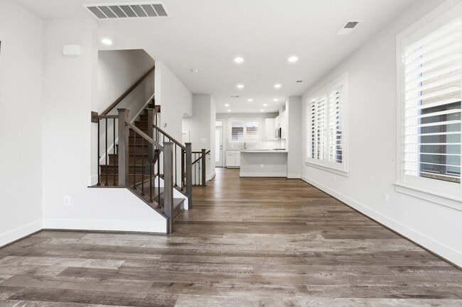 Building Photo - 6924 Rockledge Dr