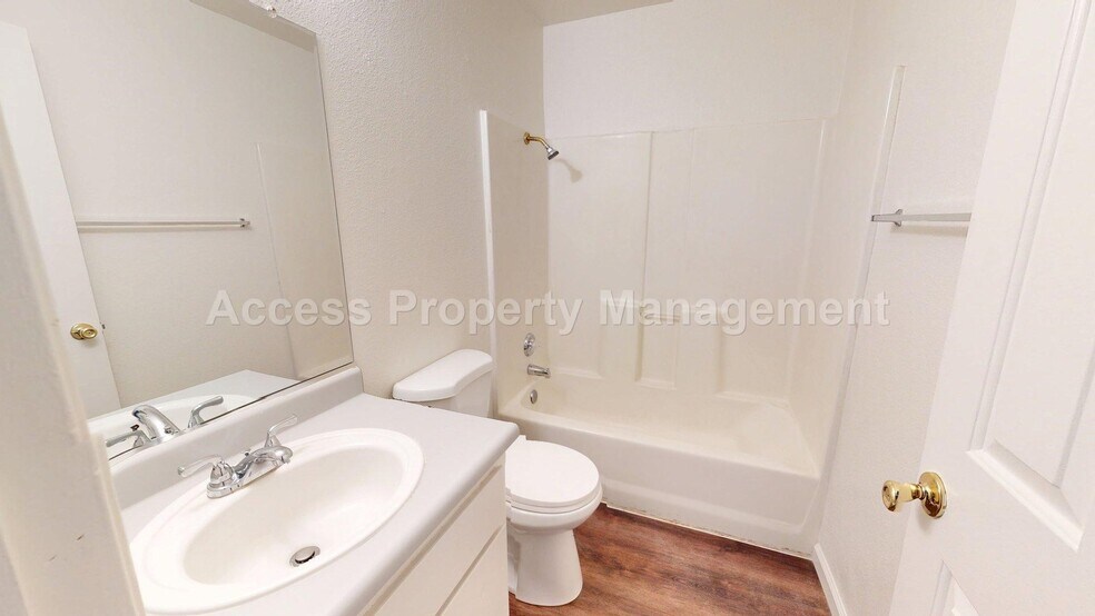 Building Photo - 114 Baker St