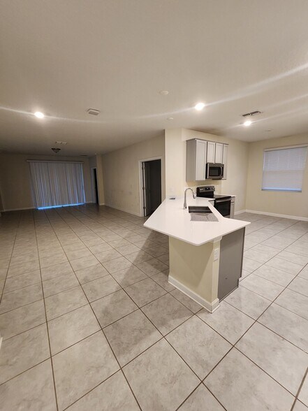 Building Photo - 741 Simone Ct