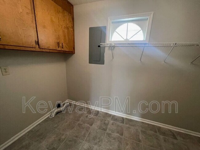 Building Photo - 622 Ridgefield Dr