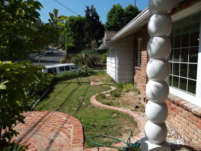 Building Photo - 3751 Stone Canyon Ave