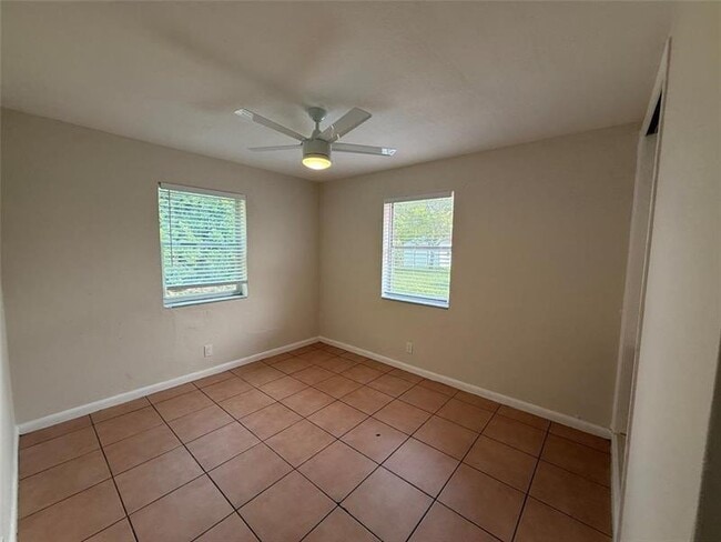 Building Photo - 640 SW 28th Dr