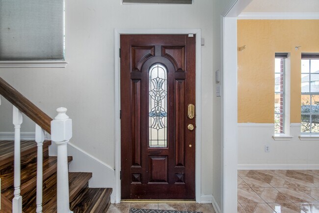 Building Photo - 6218 Summerville Ln