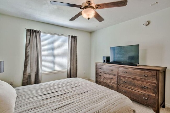 Building Photo - PRICE DROP!! Great 3-bedroom Florida cottage located in the heart of the Town of Santa Rosa