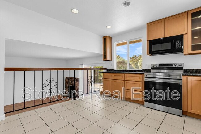 Building Photo - 120 Valdivia Cir