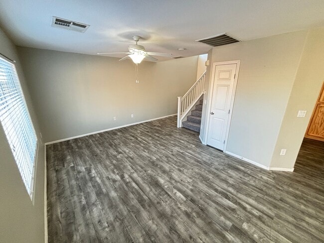 Building Photo - Beautiful 4Bed/2.5 Bath/2Car 2 Story Home nestled in this beautiful Southwest Community near Rhod...