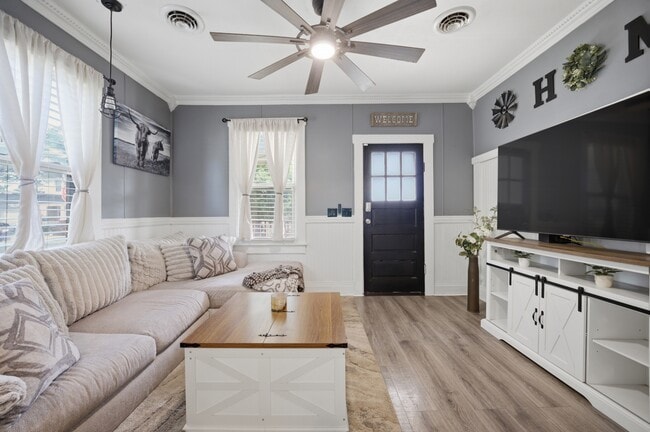 Building Photo - 1080 Green St