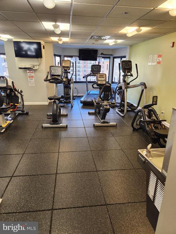 Building Photo - 900 N Stafford St