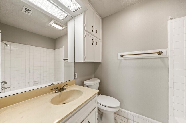 Building Photo - Two Story Townhouse with Natural Setting - Water Included