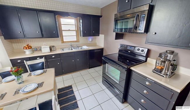 Building Photo - 7086 Spencer St