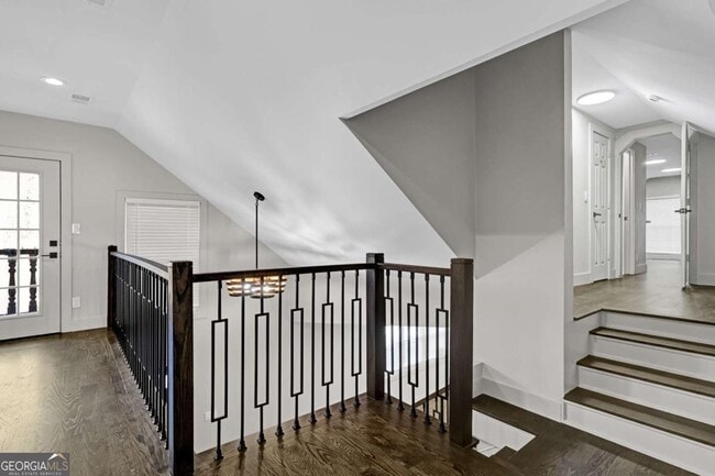 Building Photo - 1887 Shalimar Dr NE