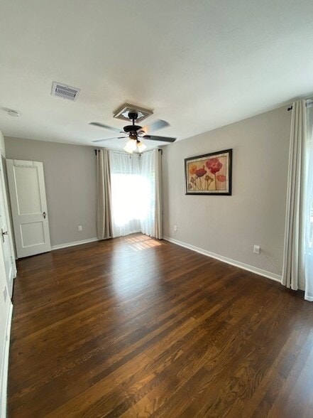 Building Photo - 4705 Park Dr